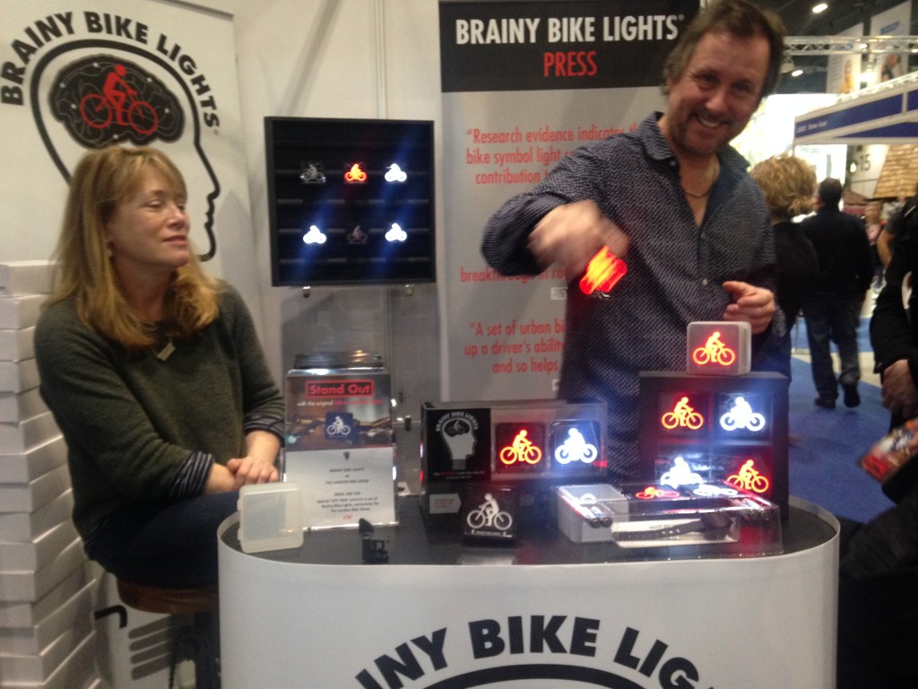 Brainy bike light stand